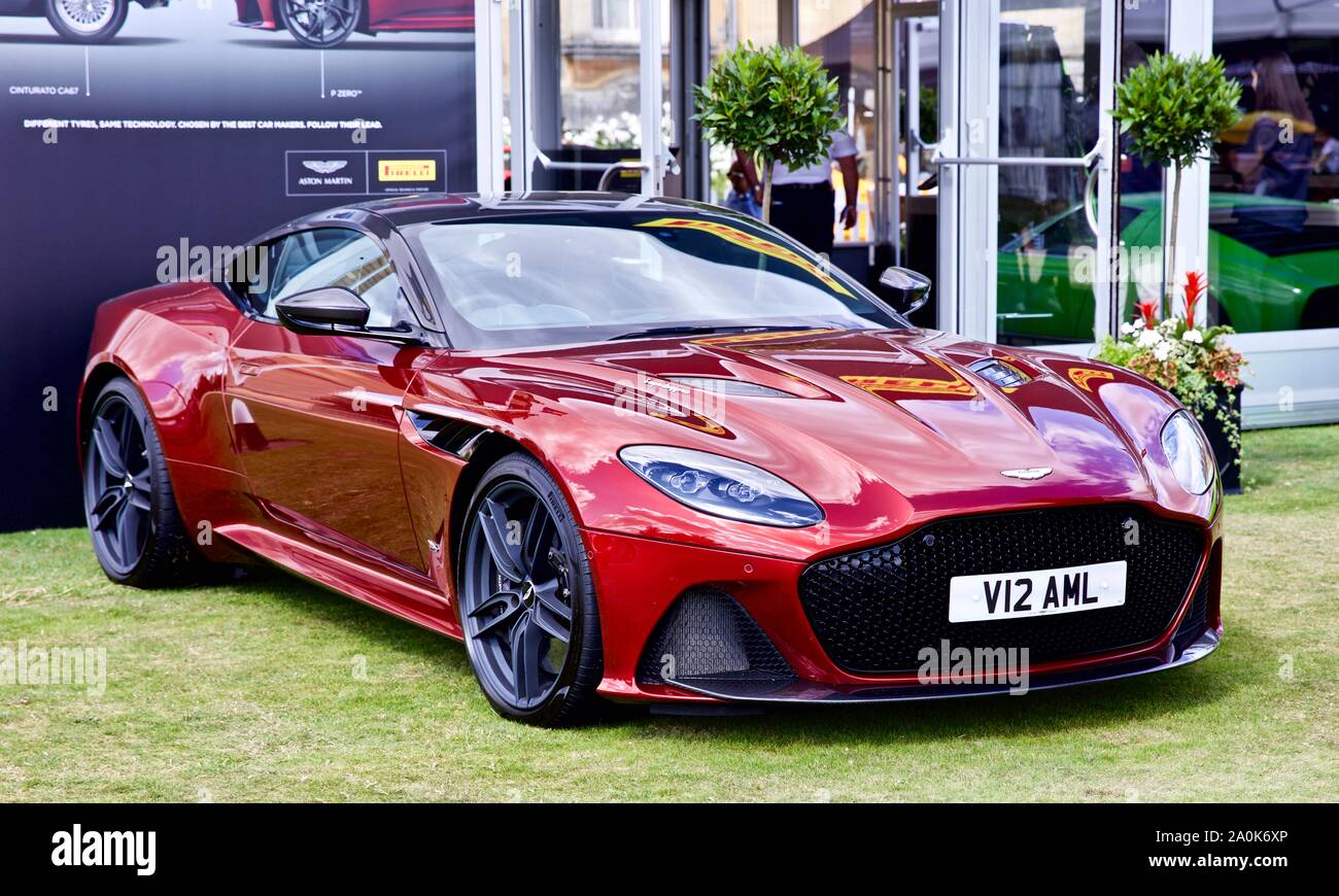 Aston Martin DBS Superleggera coupé au salon de 2019 Le Salon privé à Blenheim Palace, Oxfordshire Banque D'Images