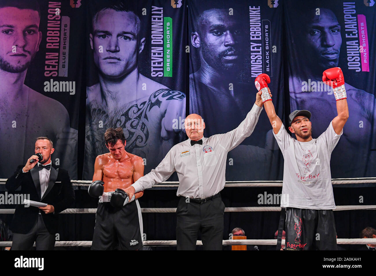 Londres, Royaume-Uni. Sep 20, 2019. Youssef Khoumari vs Sean Davis pendant sous carte combat ultime du tournoi à la Boxxer 5 O2 Arena Indigo le Vendredi, Septembre 20, 2019 à Londres, Royaume-Uni. Credit : Taka Wu/Alamy Live News Banque D'Images