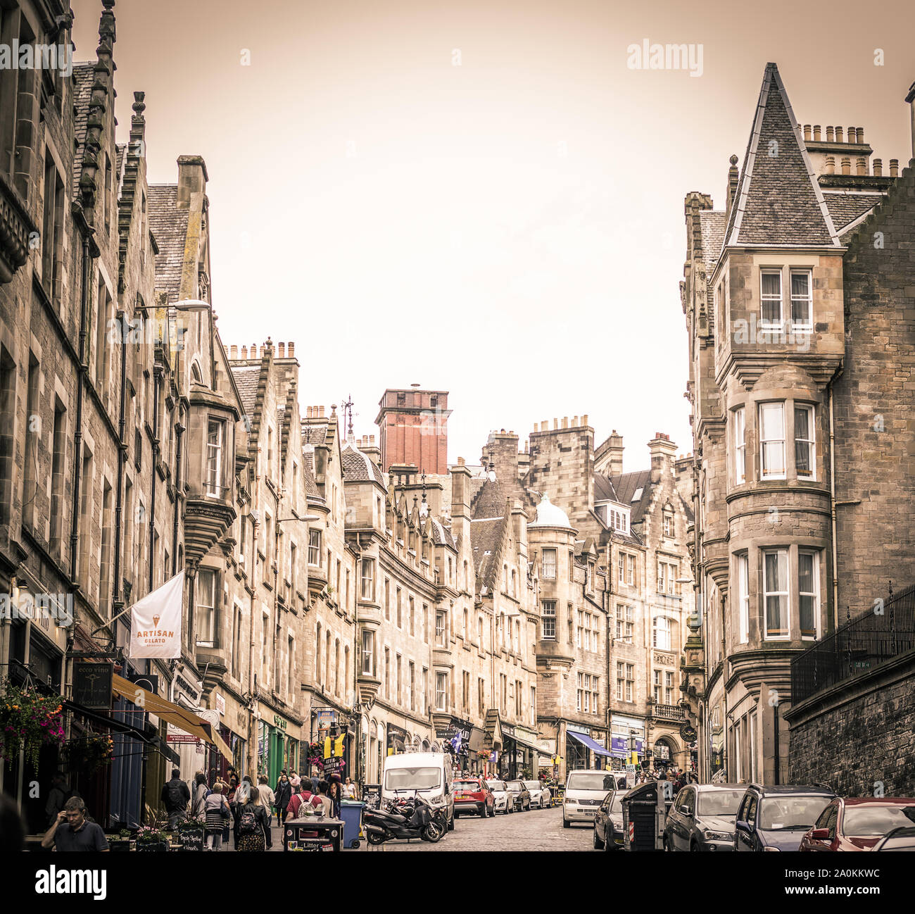 Édimbourg, Écosse, 27 août, 2019. Les touristes visitant historical Cockburn Street, Old Town Banque D'Images