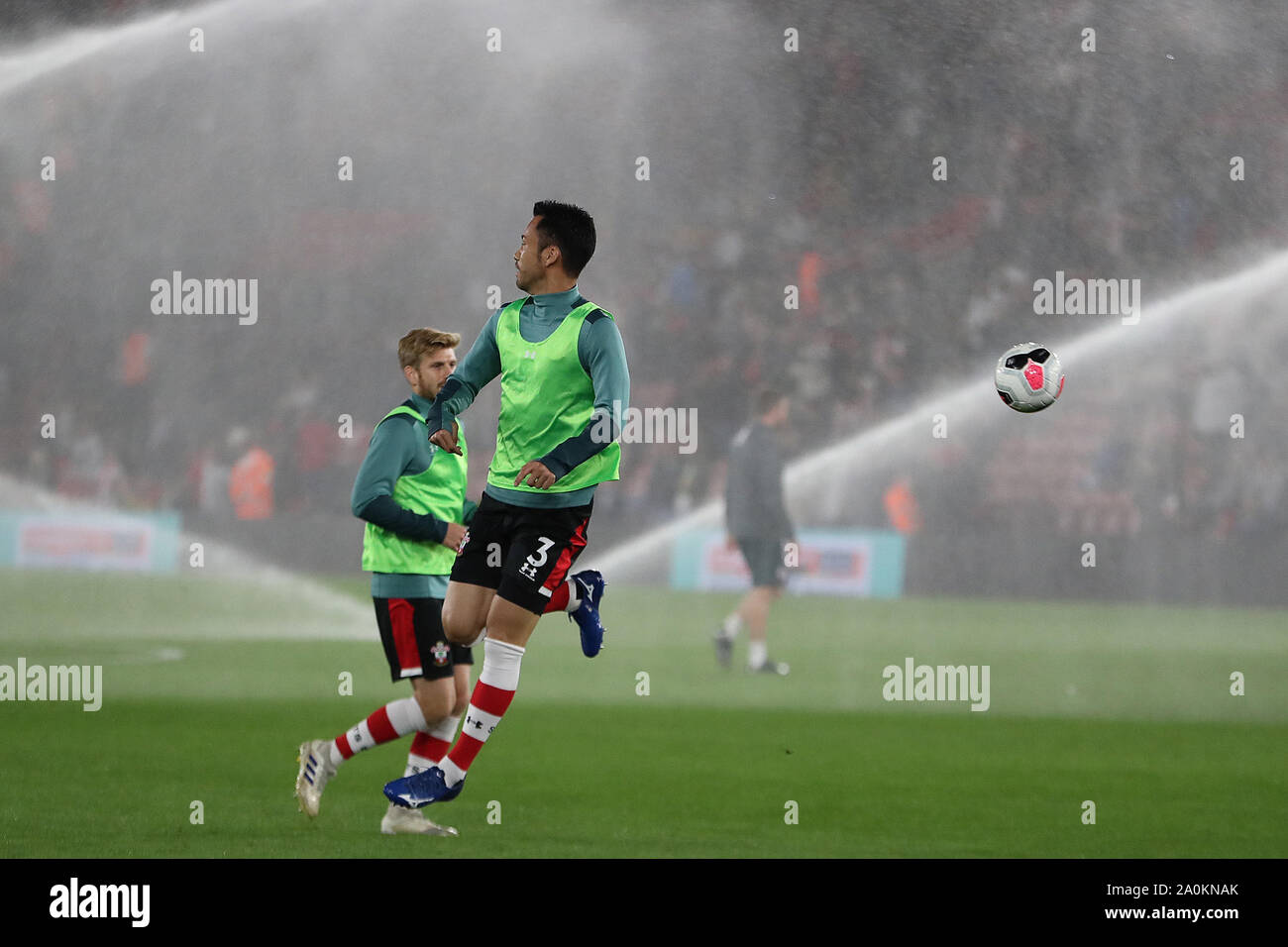 Southampton, UK. 20 Sep 2019. Yoshidaof Maya Southampton se réchauffe au cours de la Premier League match entre Southampton et bournemouth au St Mary's Stadium, Southampton le vendredi 20 septembre 2019. (Crédit : Jon Bromley | MI News) photographie peut uniquement être utilisé pour les journaux et/ou magazines fins éditoriales, licence requise pour l'usage commercial Crédit : MI News & Sport /Alamy Live News Banque D'Images