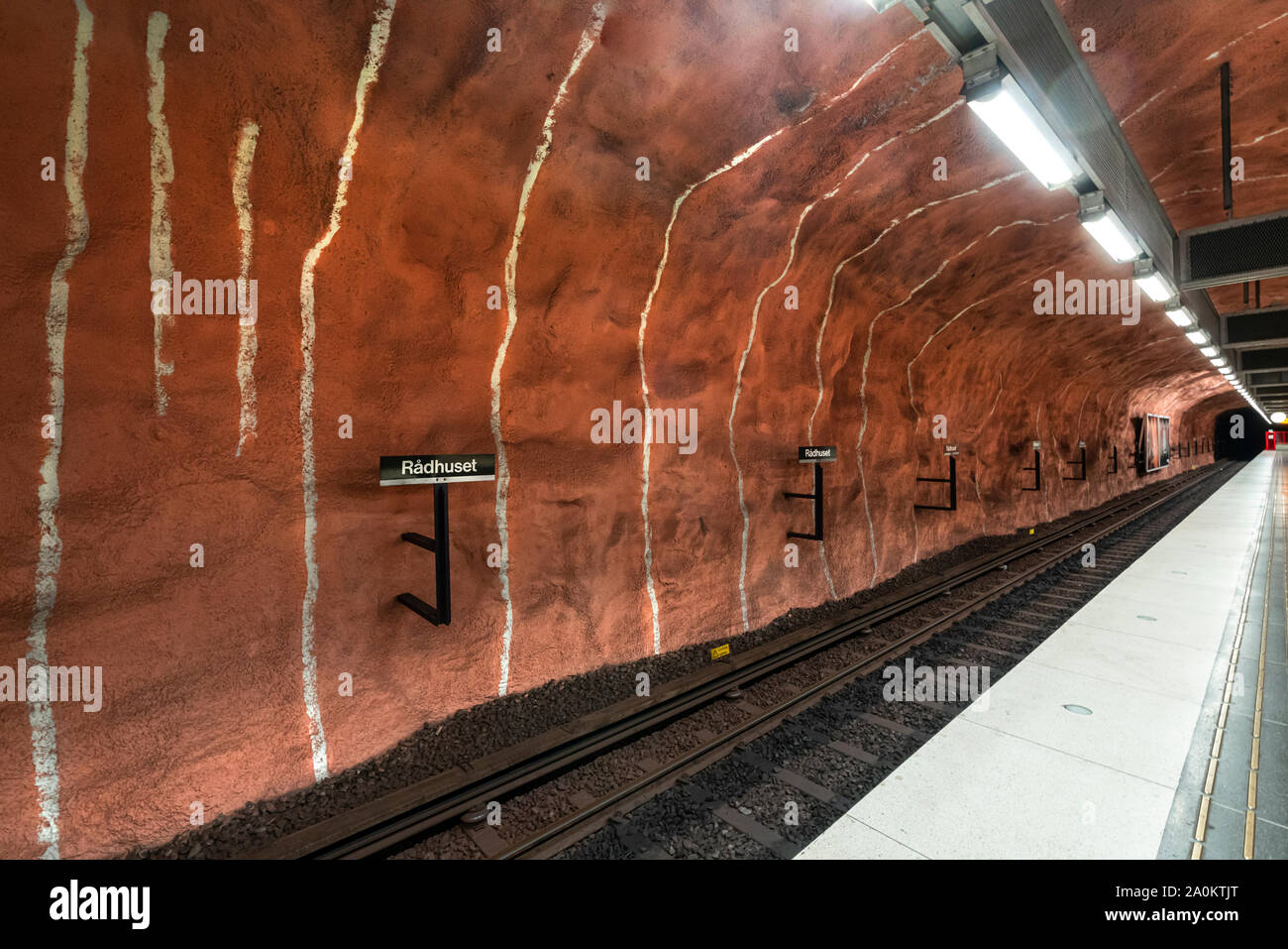 Stockholm, Suède. Septembre 2019. La vue de l'intérieur de la plate-forme de la station de métro Radhuset Banque D'Images