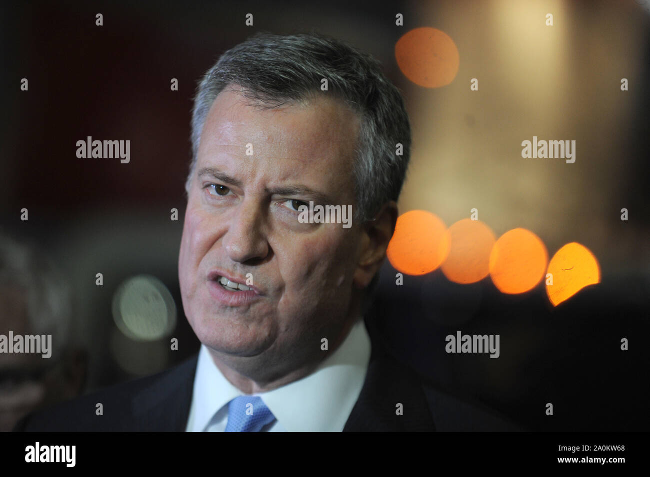 Manhattan, États-Unis d'Amérique. 31 Dec, 2008. NEW YORK, NY - 04 DÉCEMBRE : Maire de la ville de New York, Bill De Blasio parle lors d'une conférence de presse de la police après avoir été témoin d'être recyclé avec de nouvelles lignes directrices à l'Académie de police le 4 décembre 2014 dans le quartier de College Point l'arrondissement de Queens à New York. Les nouvelles lignes directrices de la police juste après de nombreux incidents où des policiers blancs ont tué des hommes noirs. People : Maire de la ville de New York, Bill De Blasio Credit : tempêtes Media Group/Alamy Live News Banque D'Images