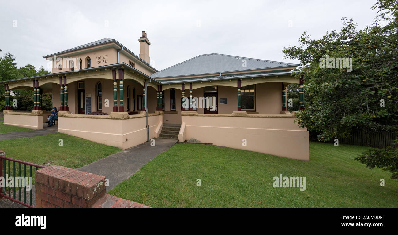 Une image panoramique de l'historique et du patrimoine répertorié, fonctionne toujours, tribunal local dans la région de Milton sur la côte sud de la Nouvelle-Galles du Sud de l'Australie Banque D'Images