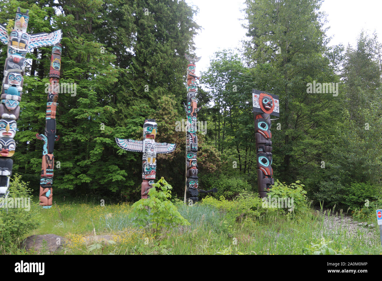 Vancouver, Colombie-Britannique, Canada, 27/05/2015, original, les Premières Nations des mâts totémiques. Ce sont des monuments historiques sur l'affichage, au parc Stanley, Vanco Banque D'Images