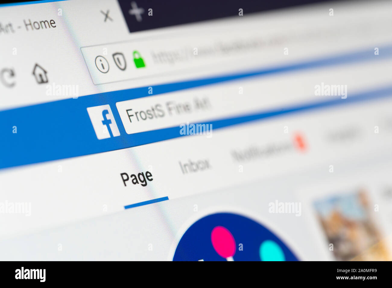 Un gros plan de la page d'accueil de Facebook sur l'écran d'un ordinateur Banque D'Images