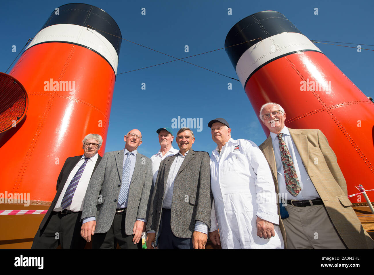 Glasgow, Royaume-Uni. 21 septembre 2019. Sur la photo : (L-R) ; MacMillan Alasdair Cameron Marshall ; John McTavish ; Derek Peters ; Jim Whitelaw ; Peter Reid. Le dernier bateau à vapeur de mer dans le monde recevra €1 millions de financement du gouvernement écossais pour l'aider à naviguer de nouveau, de la Culture, Fiona Hyslop, a annoncé le secrétaire. Le bateau à vapeur Waverley a été en opération depuis plus de 70 ans, le transport des millions de passagers à divers endroits à travers le Royaume-Uni, mais est actuellement hors service et a besoin d'urgence de nouvelles chaudières. Crédit : Colin Fisher/Alamy Live News. Banque D'Images
