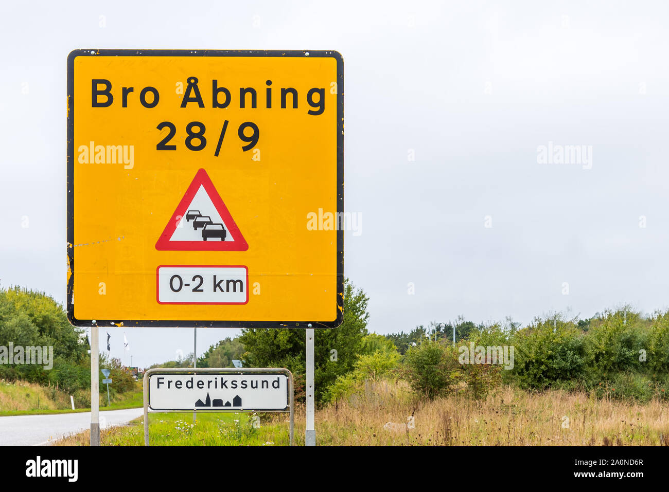 Avertissement contre la file d'automobile le 28 septembre lorsque la princesse Mary bridge s'ouvre, Frederikssund, Danemark, le 21 septembre 2019 Banque D'Images