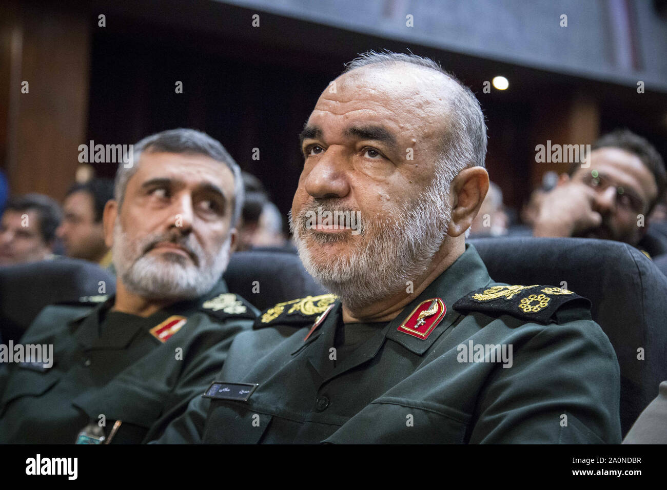 Téhéran, Iran. Sep 21, 2019. Corps des gardiens de la révolution de l'Iran (IRGC) commandant en chef, Hossein Salami (R), et le général Amir Ali Hajizadeh (L), le chef de la division de l'aérospatiale de la Garde révolutionnaire assister lors de l'inauguration d'une exposition de ce que l'Iran dit sont les États-Unis et d'autres faux-bourdons capturés sur son territoire à la révolution islamique de Téhéran et saints, musée de la Défense à Téhéran. Credit : ZUMA Press, Inc./Alamy Live News Banque D'Images