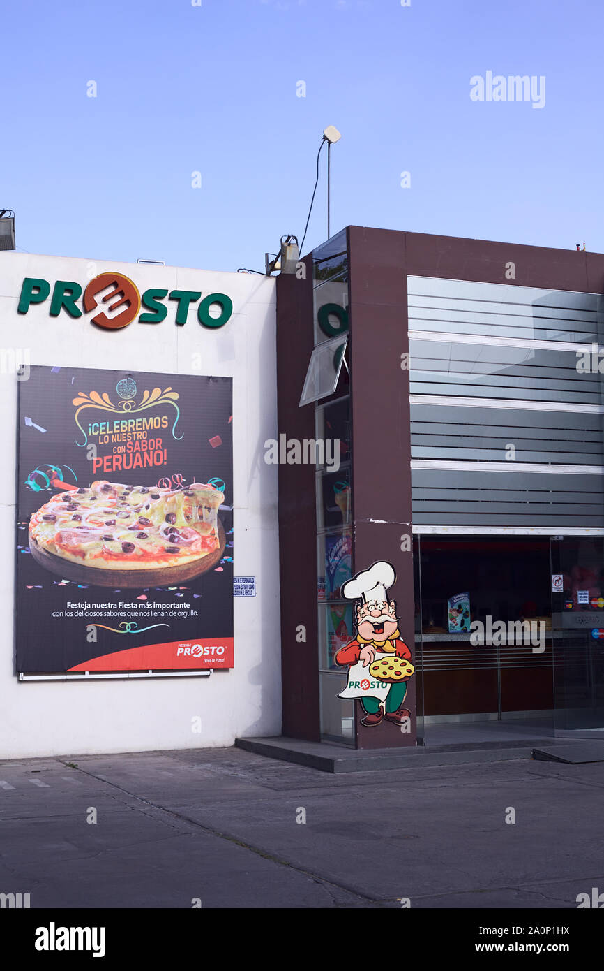 AREQUIPA, PÉROU - septembre 7, 2014 : pizzeria Presto sur l'Ejercito avenue le 7 septembre 2014, à Arequipa, Pérou Banque D'Images