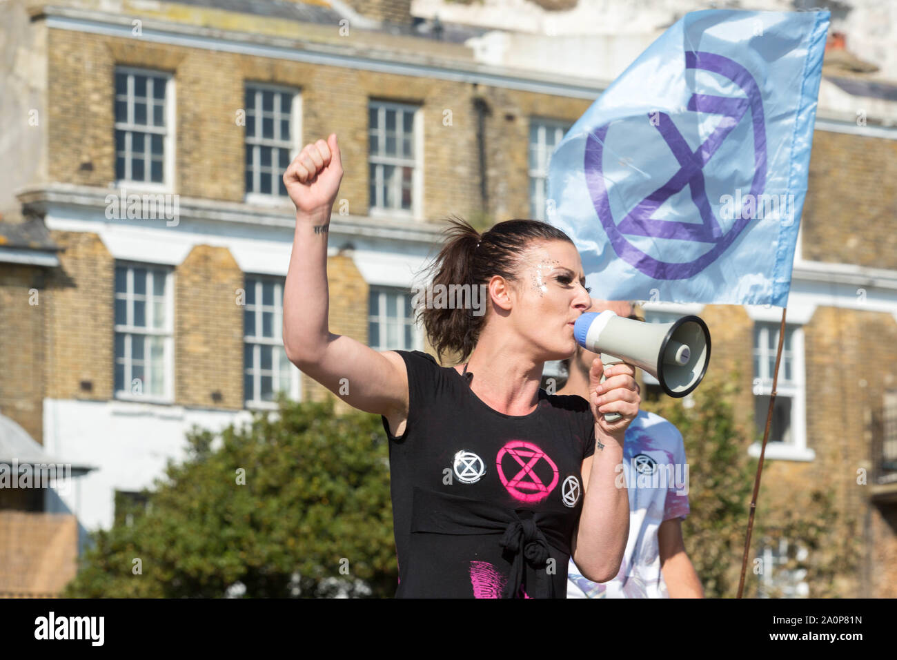 Port de Douvres, Kent, UK. Sep 21, 2019. Groupe de protection de l'extinction des partisans de la rébellion bloquer les routes autour du port de Douvres. Le Dover road block est de mettre en évidence l'extrême vulnérabilité de la population britannique à l'insécurité alimentaire et de souligner la nécessité pour le gouvernement de prendre des mesures d'urgence sur le climat et de la crise écologique. Credit : Penelope Barritt/Alamy Live News Banque D'Images