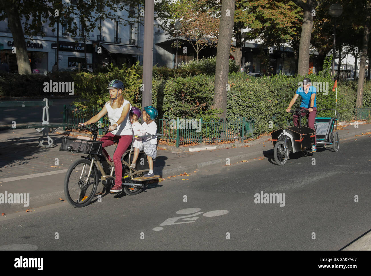 Les vélos-cargos SONT EN TRAIN DE CHANGER LE PAYSAGE URBAIN À PARIS Banque D'Images