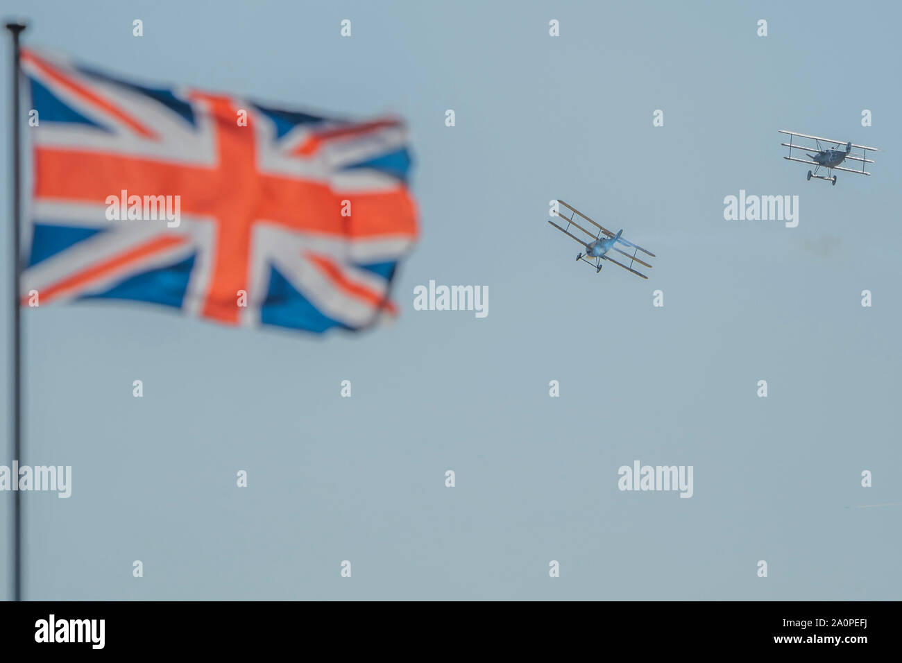 L'équipe de démonstration de la Grande Guerre Bremont Simuler un combat aérien dans la seconde guerre mondiale avions 1 réplique - Bataille d'Angleterre de Duxford Air Show à l'Imperial War Museum. Aussi commémorant le 50e anniversaire de la bataille d'Angleterre 1969 film. Il exécute le Samedi 21 & dimanche 22 septembre 2019 Crédit : Guy Bell/Alamy Live News Banque D'Images
