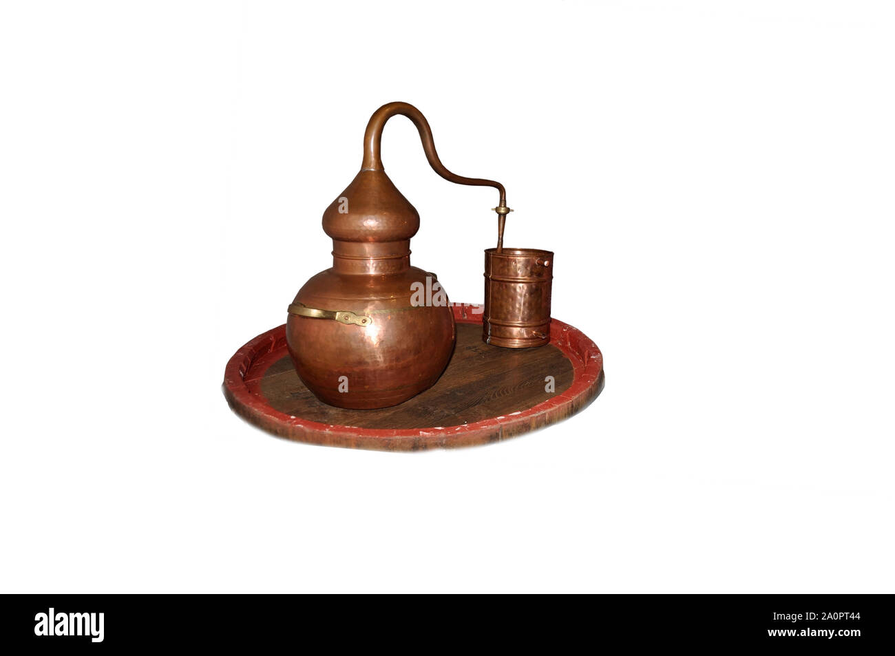 Alembic - appareil de distillation en cuivre utilisés pour la distillation de l'alcool, des huiles essentielles et des fadaises. Vin moderne distillerie pour le pays ma Banque D'Images