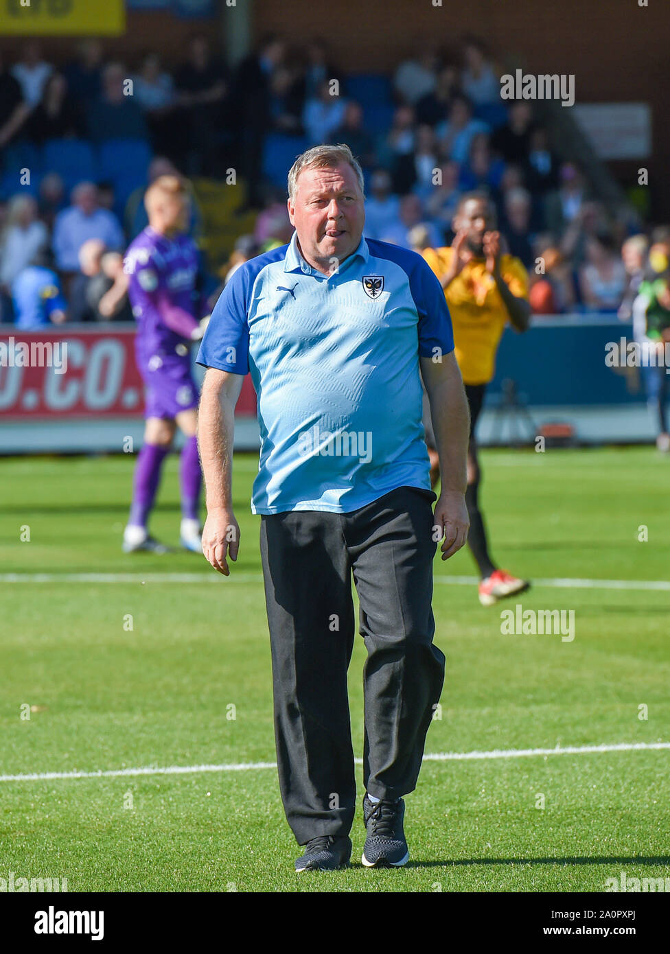 London UK 21 Septembre 2019 - L'AFC Wimbledon manager Wally Downes au cours de la Sky Bet League un match de football entre l'AFC Wimbledon et Bristol Rovers au Cherry Red Records Stadium - usage éditorial uniquement. Pas de merchandising. Pour des images de football Premier League FA et restrictions s'appliquent inc. aucun internet/mobile l'usage sans licence FAPL - pour plus de détails contactez Football Dataco. Crédit photo : Simon Dack TPI / Alamy Live News Banque D'Images