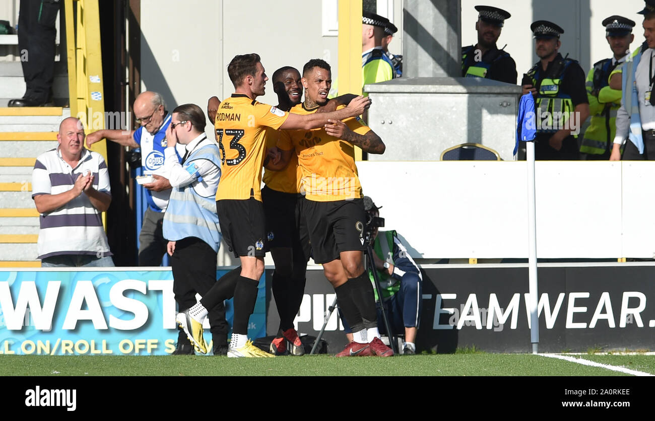 London UK 21 Septembre 2019 - Jonson Clarke-Harris (droite) ) de Bristol Rovers célèbre marquant leur deuxième but lors de la Sky Bet League un match de football entre l'AFC Wimbledon et Bristol Rovers au Cherry Red Records Stadium - usage éditorial uniquement. Pas de merchandising. Pour des images de football Premier League FA et restrictions s'appliquent inc. aucun internet/mobile l'usage sans licence FAPL - pour plus de détails Football Dataco contact . Crédit photo : Simon Dack TPI / Alamy Live News Banque D'Images