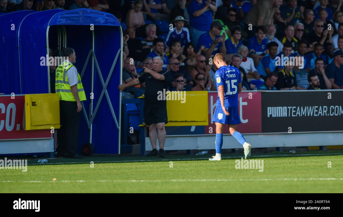 London UK 21 Septembre 2019 - Marcus Forss de l'AFC Wimbledon est envoyé après un deuxième carton jaune au cours de la Sky Bet League un match de football entre l'AFC Wimbledon et Bristol Rovers au Cherry Red Records Stadium : Simon Dack TPI / Alamy Live News Banque D'Images