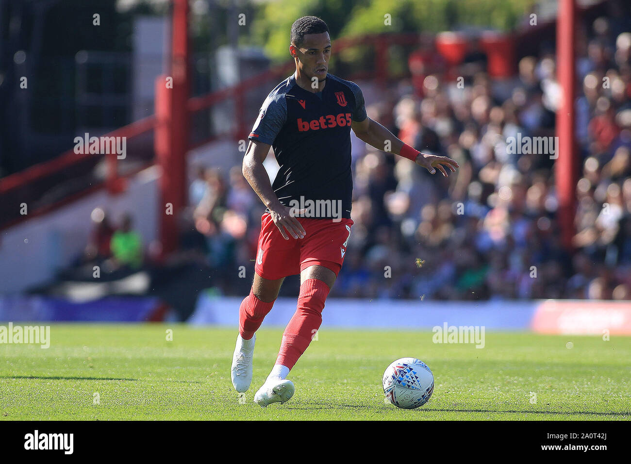 Londres, Royaume-Uni. Sep 21, 2019. Tom Ince de Stoke City en action. Match de championnat Skybet EFL, Brentford v Stoke City à Griffin Park Stadium à Londres le samedi 21 septembre 2019. Cette image ne peut être utilisé qu'à des fins rédactionnelles. Usage éditorial uniquement, licence requise pour un usage commercial. Aucune utilisation de pari, de jeux ou d'un seul club/ligue/dvd publications. pic par Steffan Bowen/Andrew Orchard la photographie de sport/Alamy live news Crédit : Andrew Orchard la photographie de sport/Alamy Live News Banque D'Images