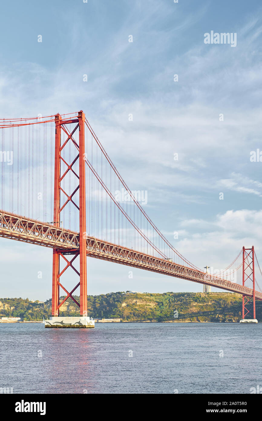 Lisbonne, Portugal - 28 août 2019 : tage shore et le pont de 25 Avril Banque D'Images