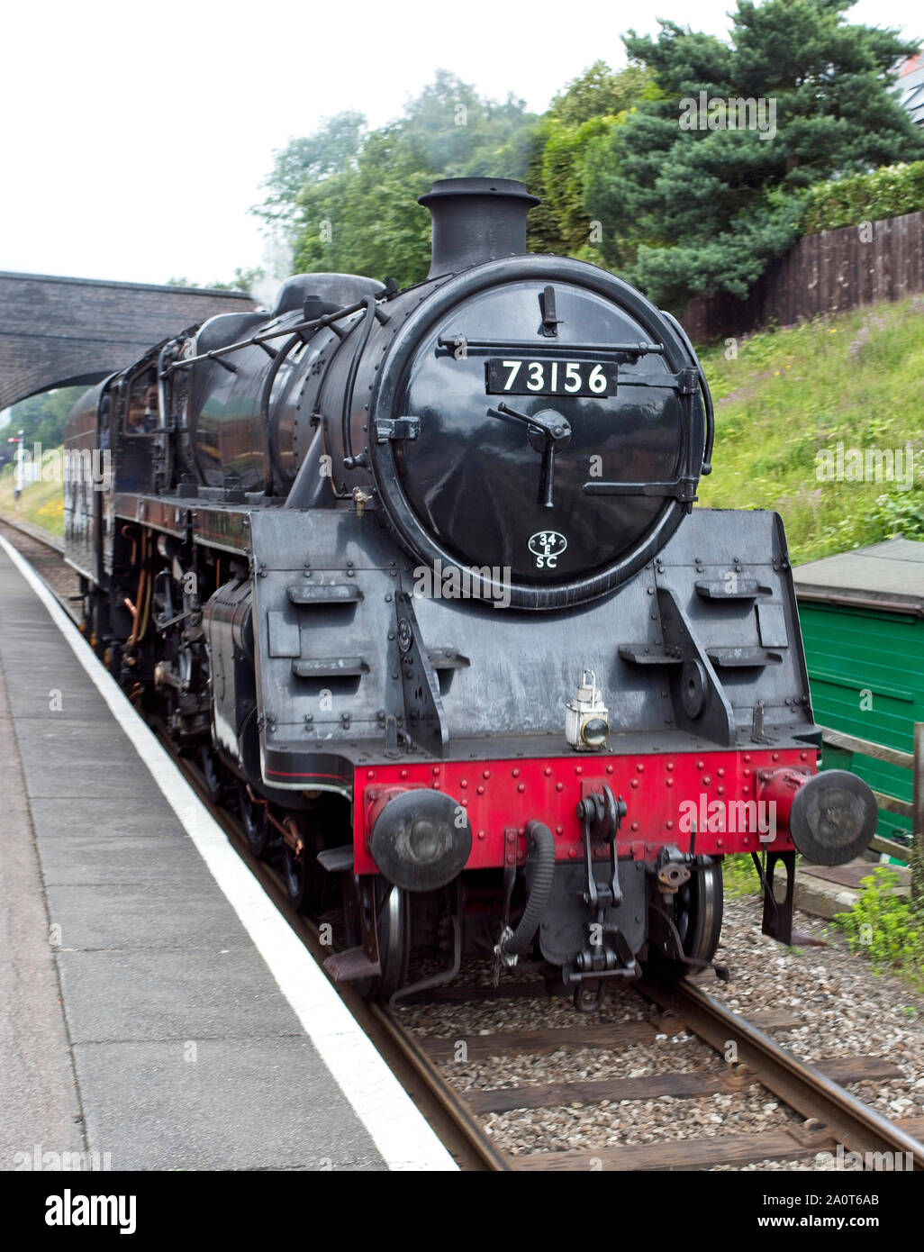 73156, une classe standard BR 5 locomotive vapeur debout à la plate-forme edge à Quorn gare de la Great Central Railway, Leicestershire, England, UK Banque D'Images