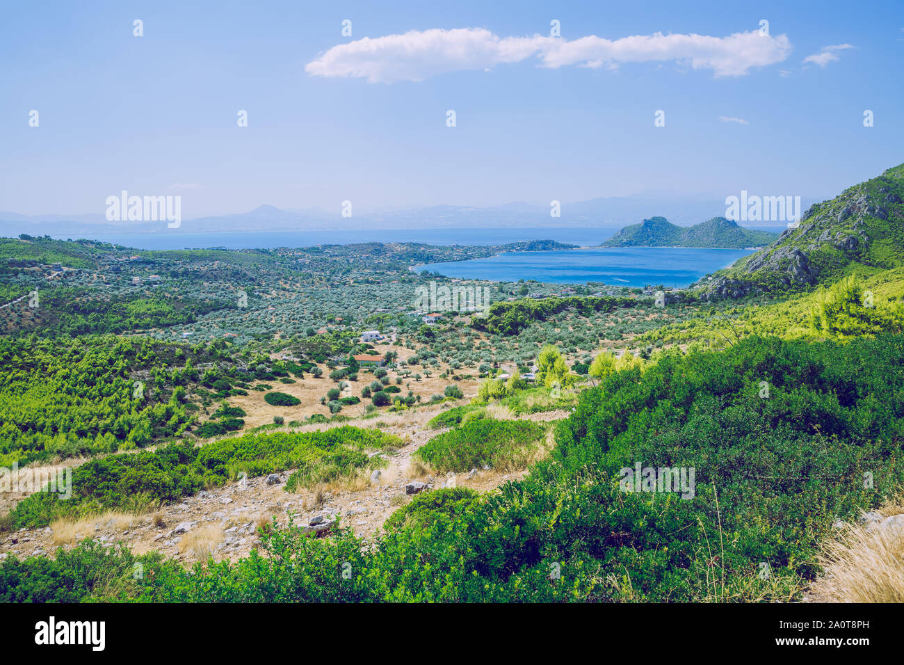 Ville Athènes, République grecque. Montagnes et de l'eau, bleu de la mer. 13. Septembre 2019. Photos de voyage. Banque D'Images