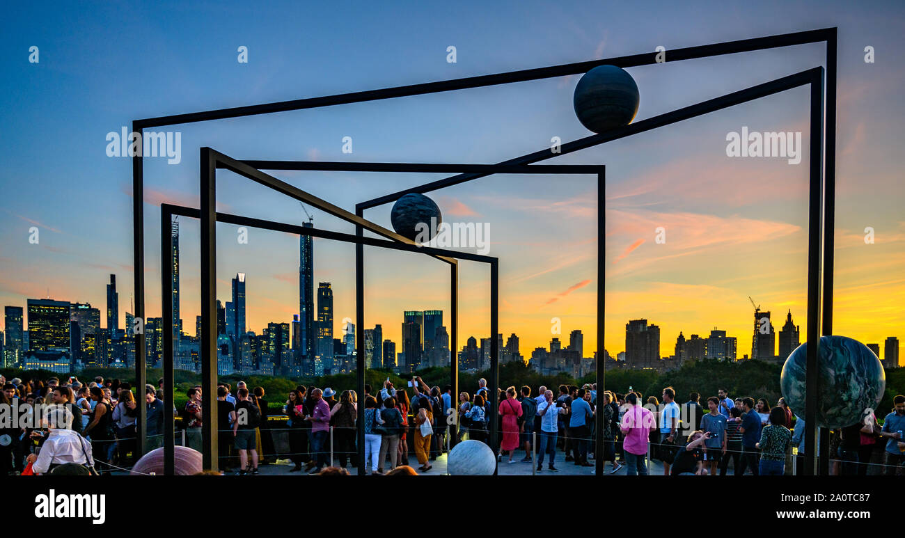 New York, États-Unis, 20 septembre 2019. La ville de New York. Les visiteurs profiter de la vue depuis le jardin sur le toit du Metropolitan Museum of Art de New York city n Banque D'Images
