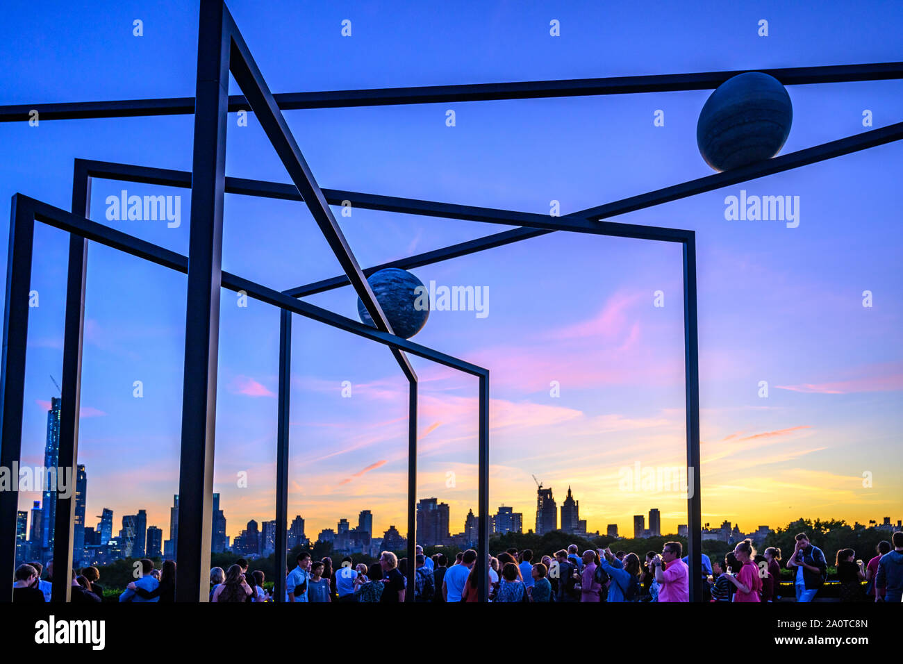 New York, États-Unis, 20 septembre 2019. La ville de New York. Les visiteurs profiter de la vue depuis le jardin sur le toit du Metropolitan Museum of Art de New York city n Banque D'Images