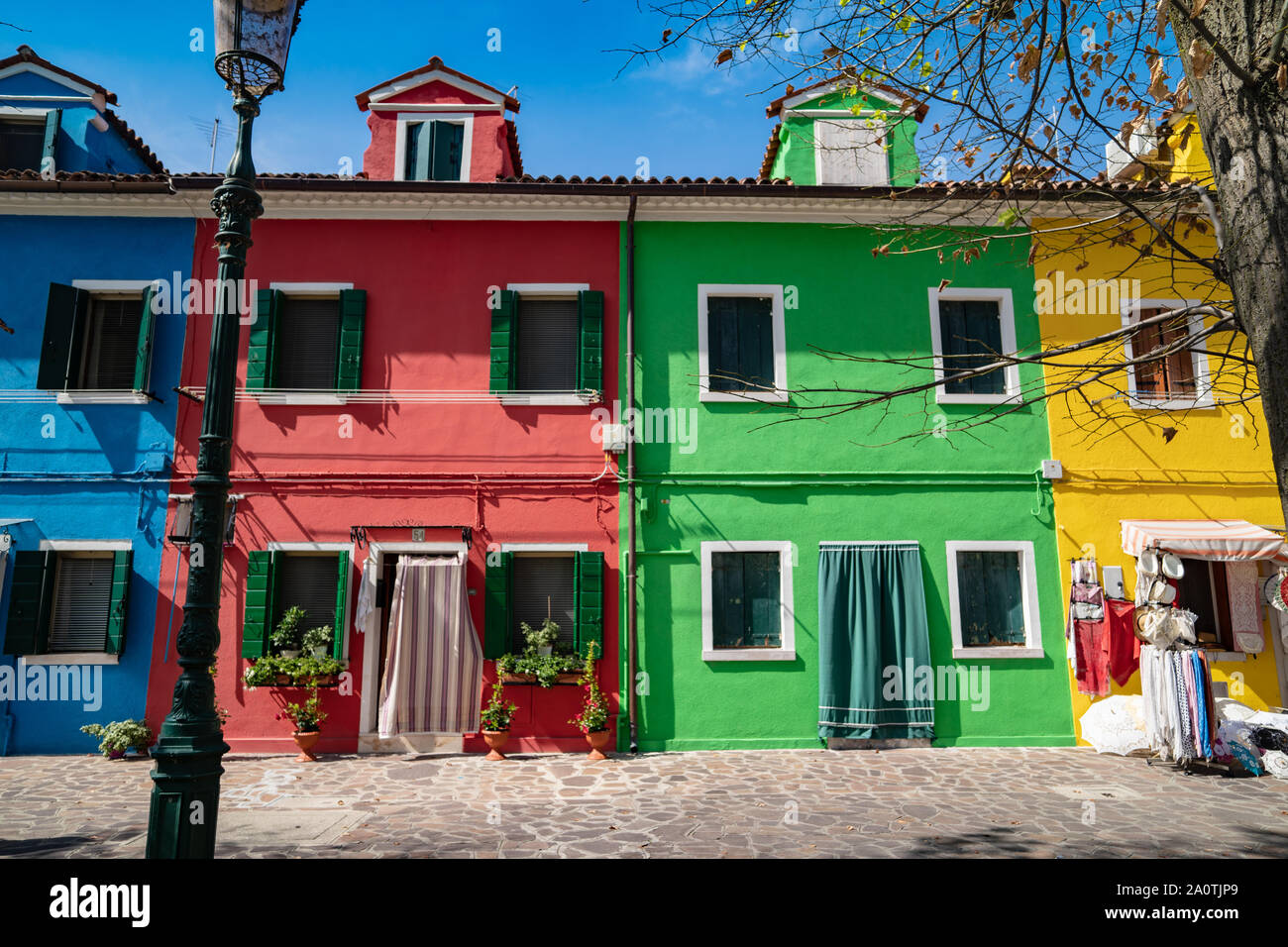 Maisons colorées sur l'île de Burano, Italie Banque D'Images