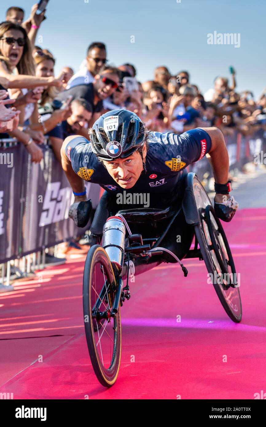 IRONMAN 2019 Italie Emilia-Romagna, Alex Zanardi arrivée Banque D'Images