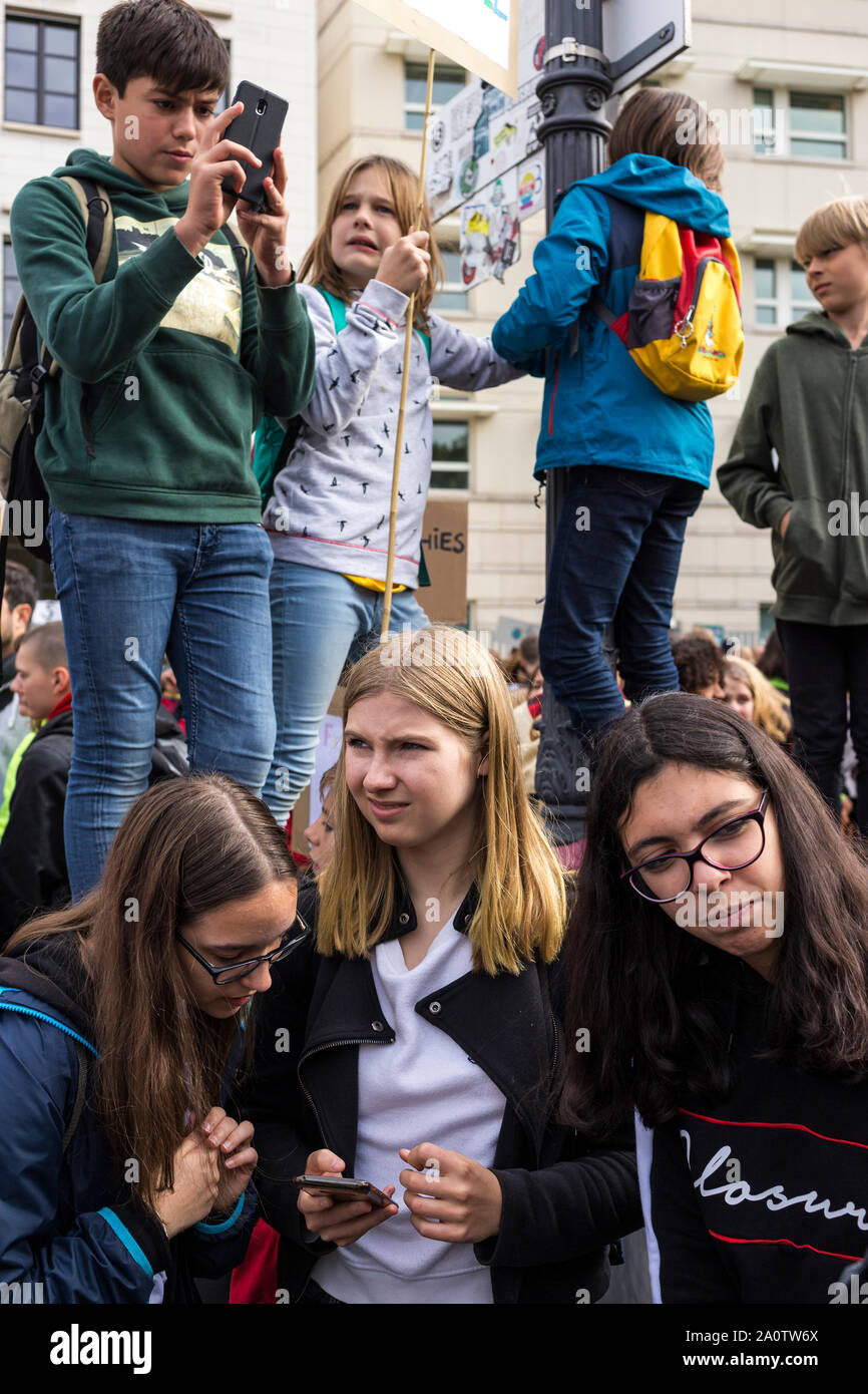 Berlin, Allemagne 20/09/2019 Les jeunes étudiants à la grève pour protester contre le changement climatique mondial. Vendredi pour les futures manifestation à Berlin. Banque D'Images