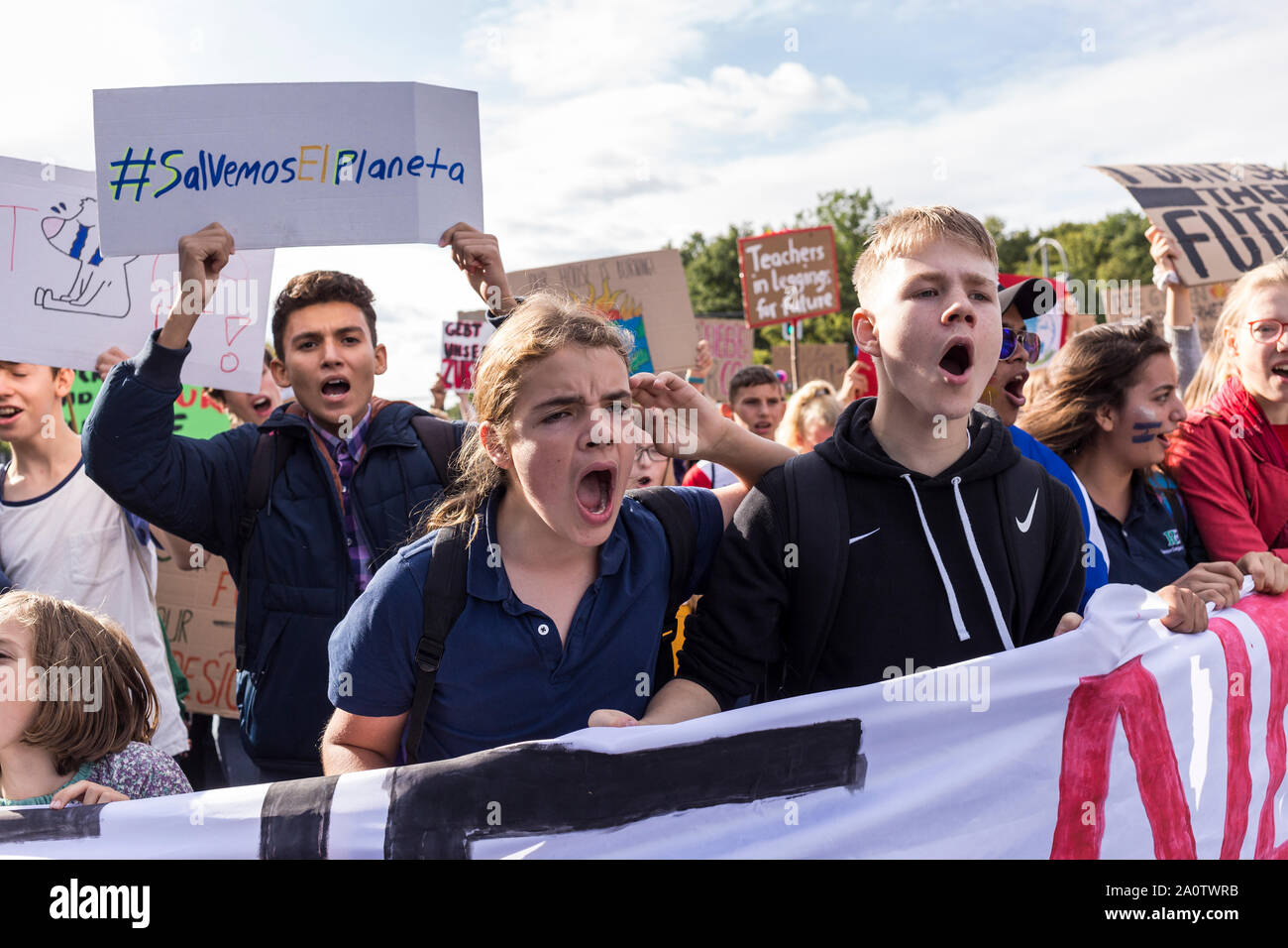 Berlin, Allemagne 20/09/2019 Les jeunes à prendre les rues d'une grève pour protester contre le changement climatique mondial. Vendredi pour les futures manifestation à Berlin. Banque D'Images