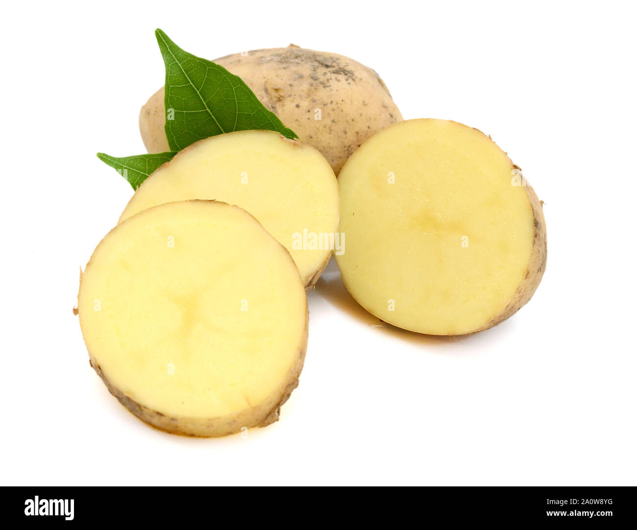 Pommes de terre avec des feuilles Banque D'Images