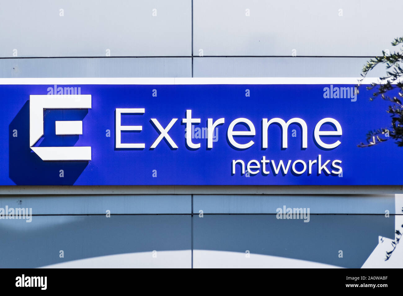 Sep 19, 2019 San Jose / CA / USA - Extreme Networks logo à leur siège social dans la Silicon Valley ; Extreme Networks fabrique net filaire et sans fil Banque D'Images