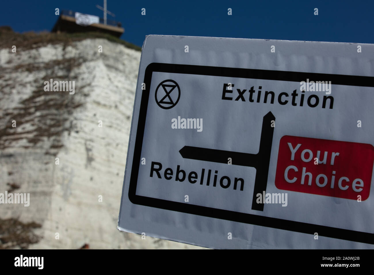 Dover, Royaume-Uni. 21 septembre 2019. Rébellion Extinction protester contre l'importation d'aliments au Royaume-Uni, qui a une empreinte carbone et l'on peut cultiver dans la Grande-Bretagne elle-même près du port de Douvres, causant des perturbations de la circulation sur les routes dans et autour de Douvres. Crédit : Joe Keurig / Alamy News Banque D'Images