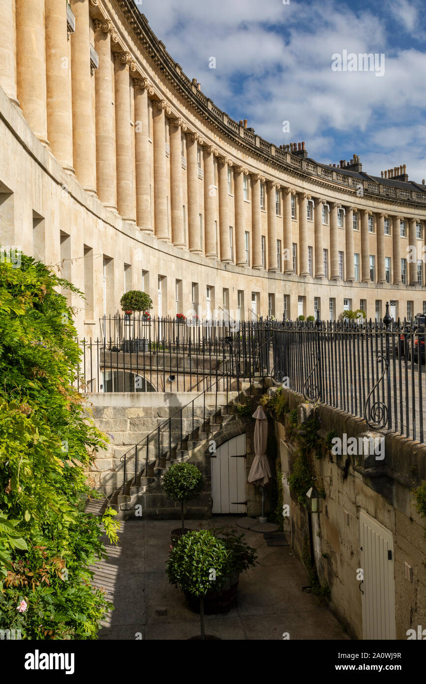 Architecture géorgienne du XVIIIe siècle du Royal Crescent, ville de Bath, Somerset, Angleterre, Royaume-Uni. Un site classé au patrimoine mondial de l'UNESCO. Banque D'Images