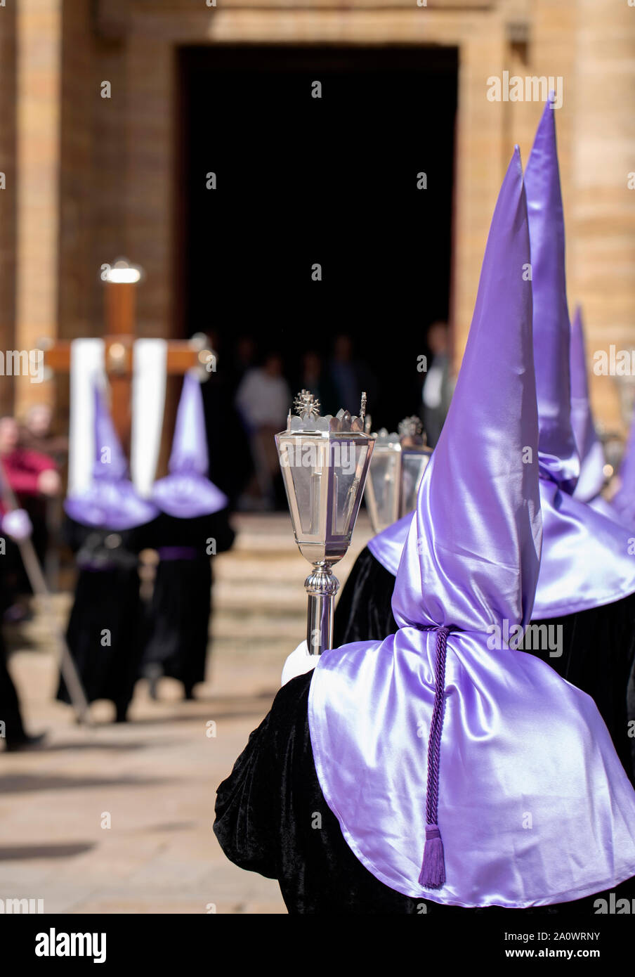 Personne à capuchon dans une procession, Semaine Sainte Banque D'Images