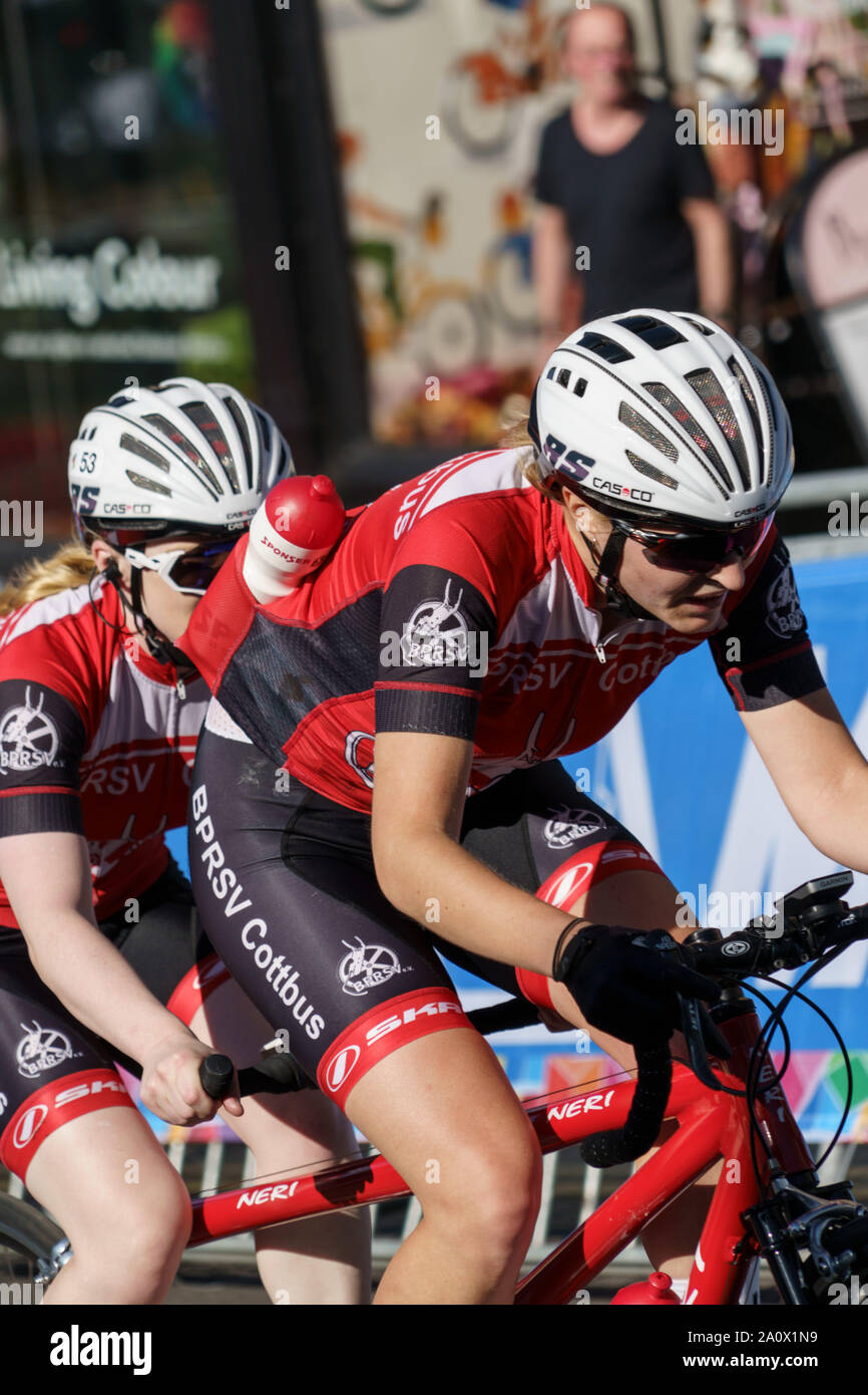 Jessica Dietz et Maxie Rathmann, cyclistes allemands, ont atteint la quatrième position à l'UCI Para-Cyclisme International, Harrogate, North Yorkshire, Royaume-Uni. Banque D'Images
