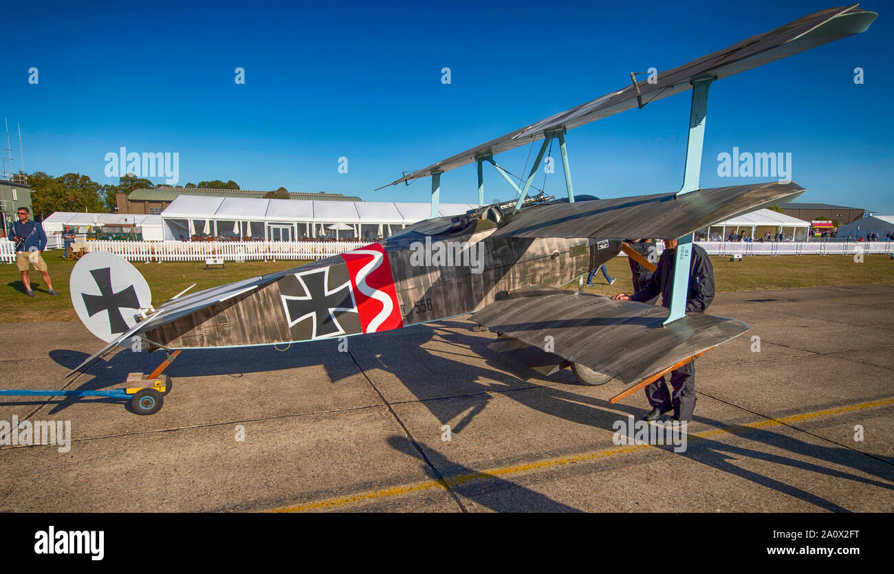 WW1 Fokker DR1 triplan de mis sur le volant pour l'affichage à l'IWM Duxford 2019 Spectacle aérien de la bataille d'Angleterre, Cambridgeshire, Angleterre, RU Banque D'Images