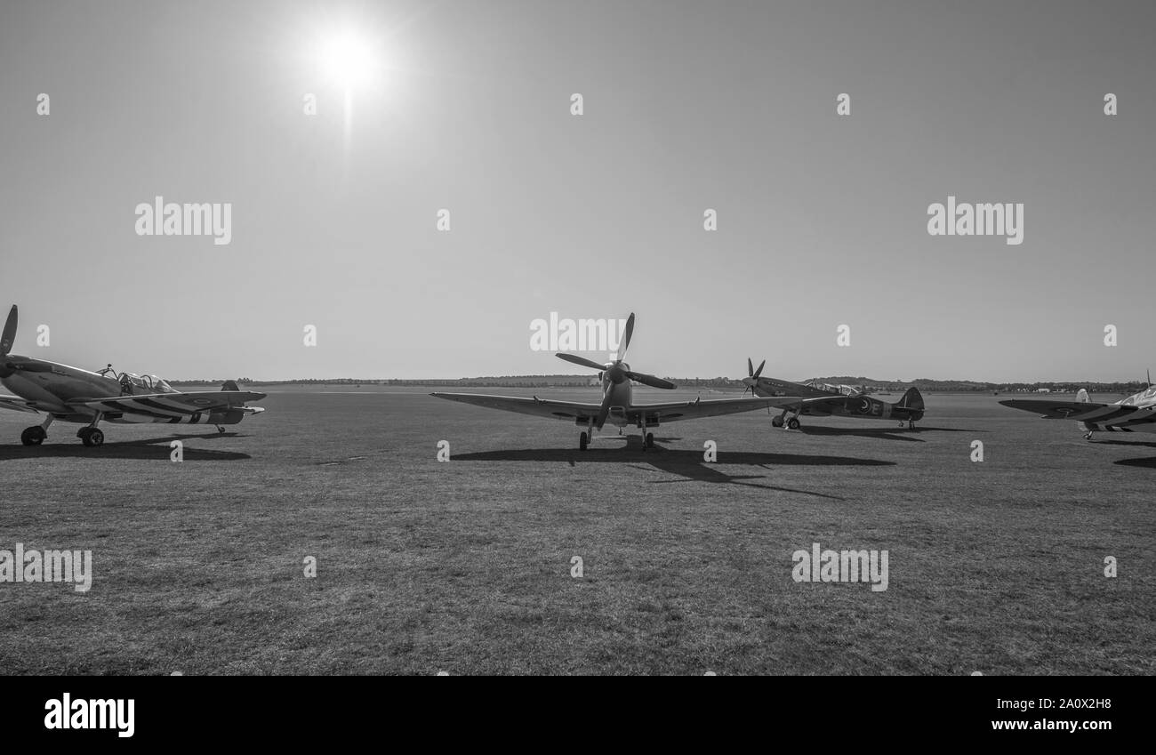 Supermarine Spitfire de la seconde guerre mondiale en dispersion à Duxford IWM 2019 Spectacle aérien de la bataille d'Angleterre, Cambridgeshire, Angleterre, RU Banque D'Images