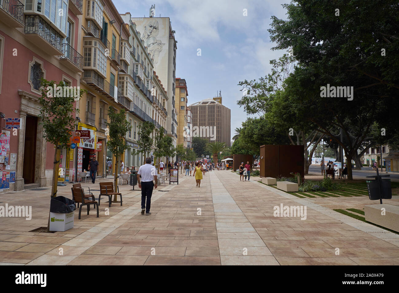 La ville de Malaga, après les travaux de construction, l'Alameda Principal, piétonne récemment. L'Andalousie, espagne. Banque D'Images