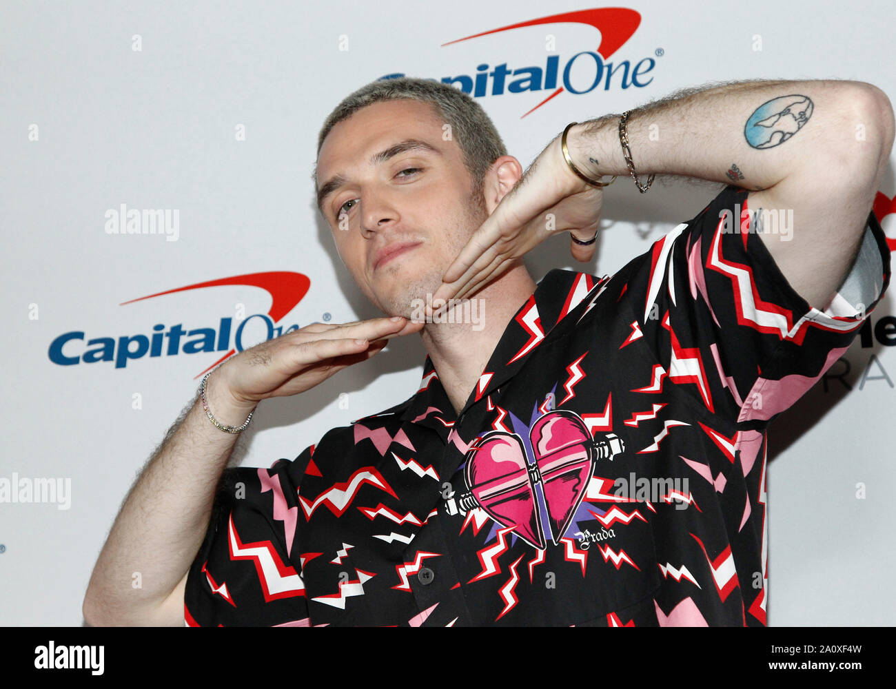 Lauv arrive pour l'iHeartRadio Music Festival à la T-Mobile Arena de Las Vegas, Nevada le Samedi, Septembre 21, 2019. Photo de James Atoa/UPI Banque D'Images