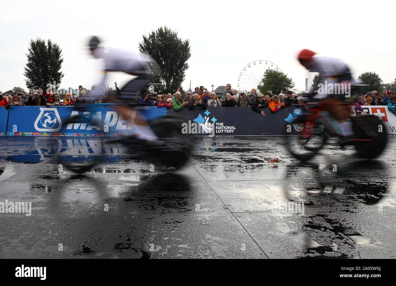 L'Allemagne de l'équipe les portes au cours de l'UCI 2019 Championnat mondial de la route, contre la montre par équipe relais mixte grâce à Harrogate. Banque D'Images