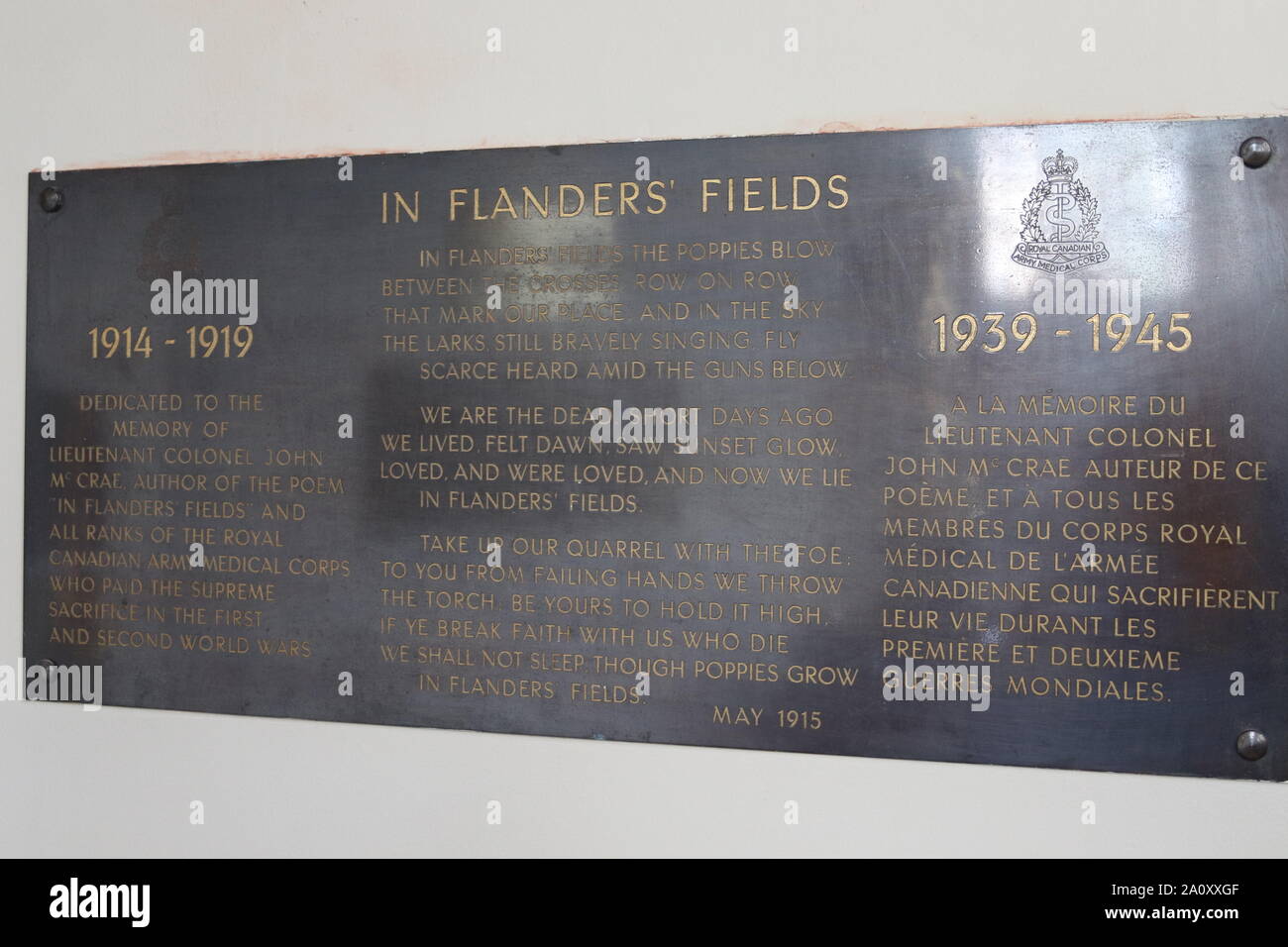 John McRae dans Flanders Field plaque commémorative à St George's. Eglise commémorative en Ypres / Ieper Flandre Banque D'Images