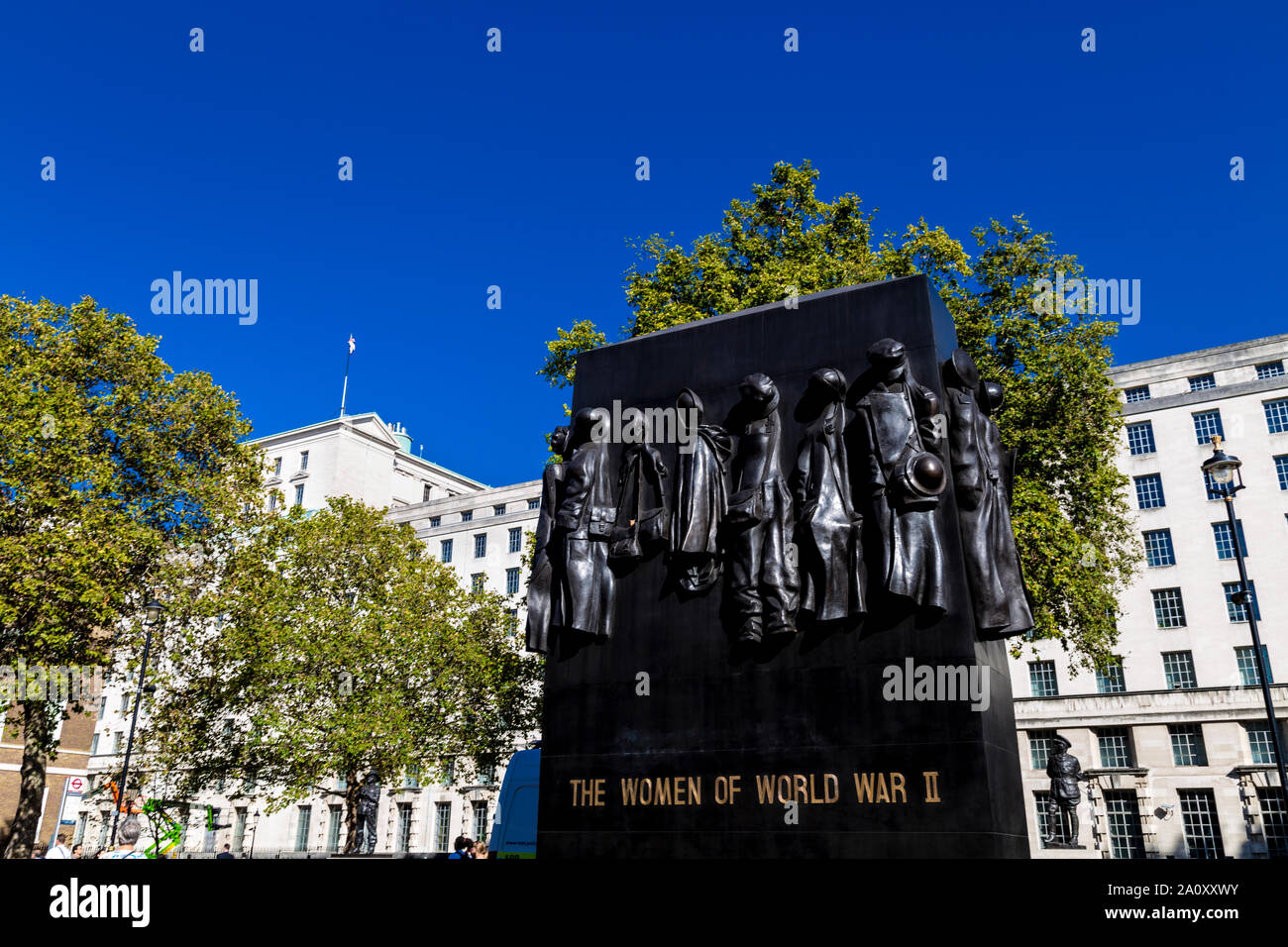 Monument à la femme de la deuxième guerre mondiale par John W. Mills à Whitehall, Londres, UK Banque D'Images