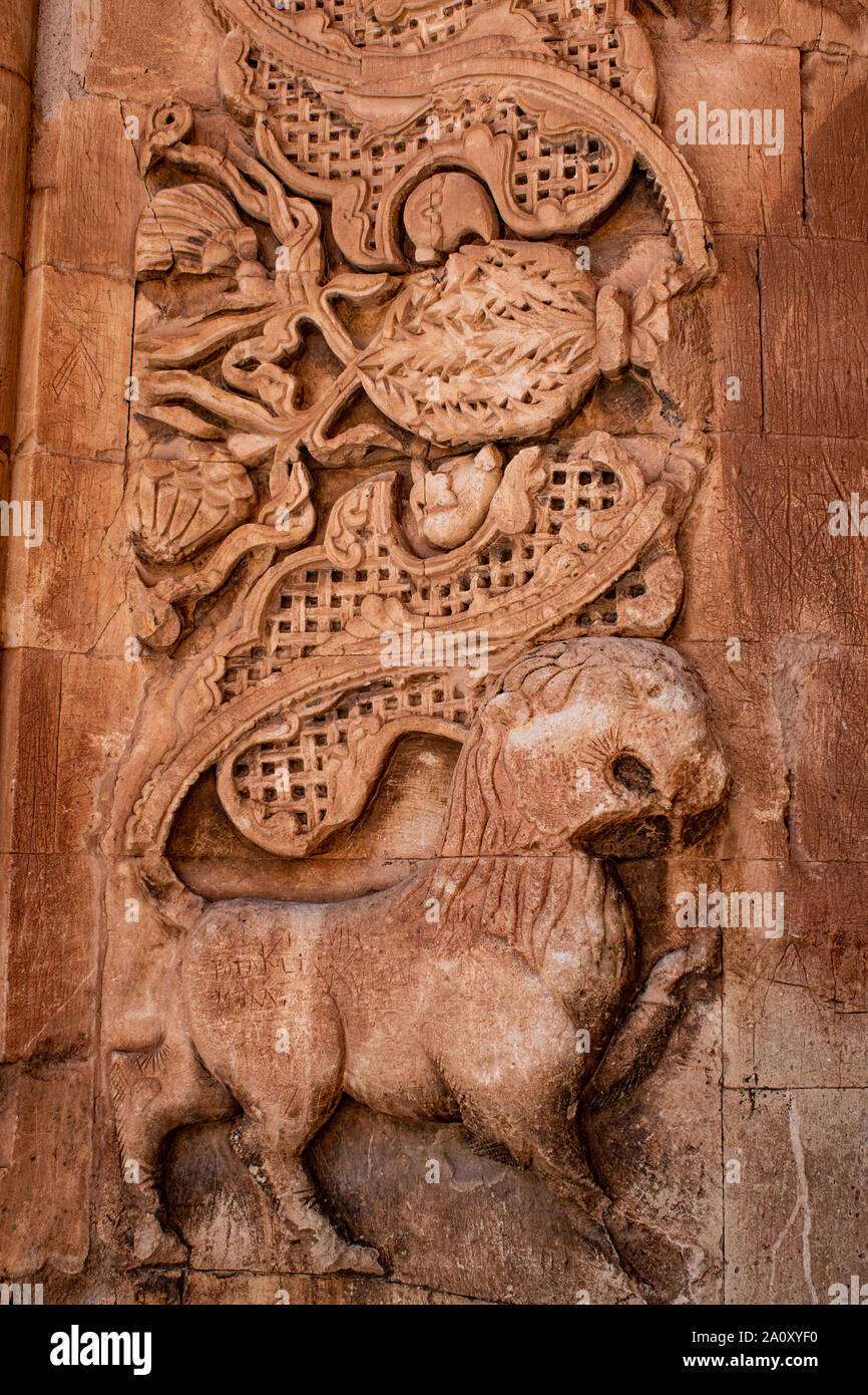 Dogubayazıt : décorations et bas-reliefs, pierres de la tombe dans la cour principale de Ishak Pasha Palace, semi-ruiné palais d'époque ottomane Banque D'Images
