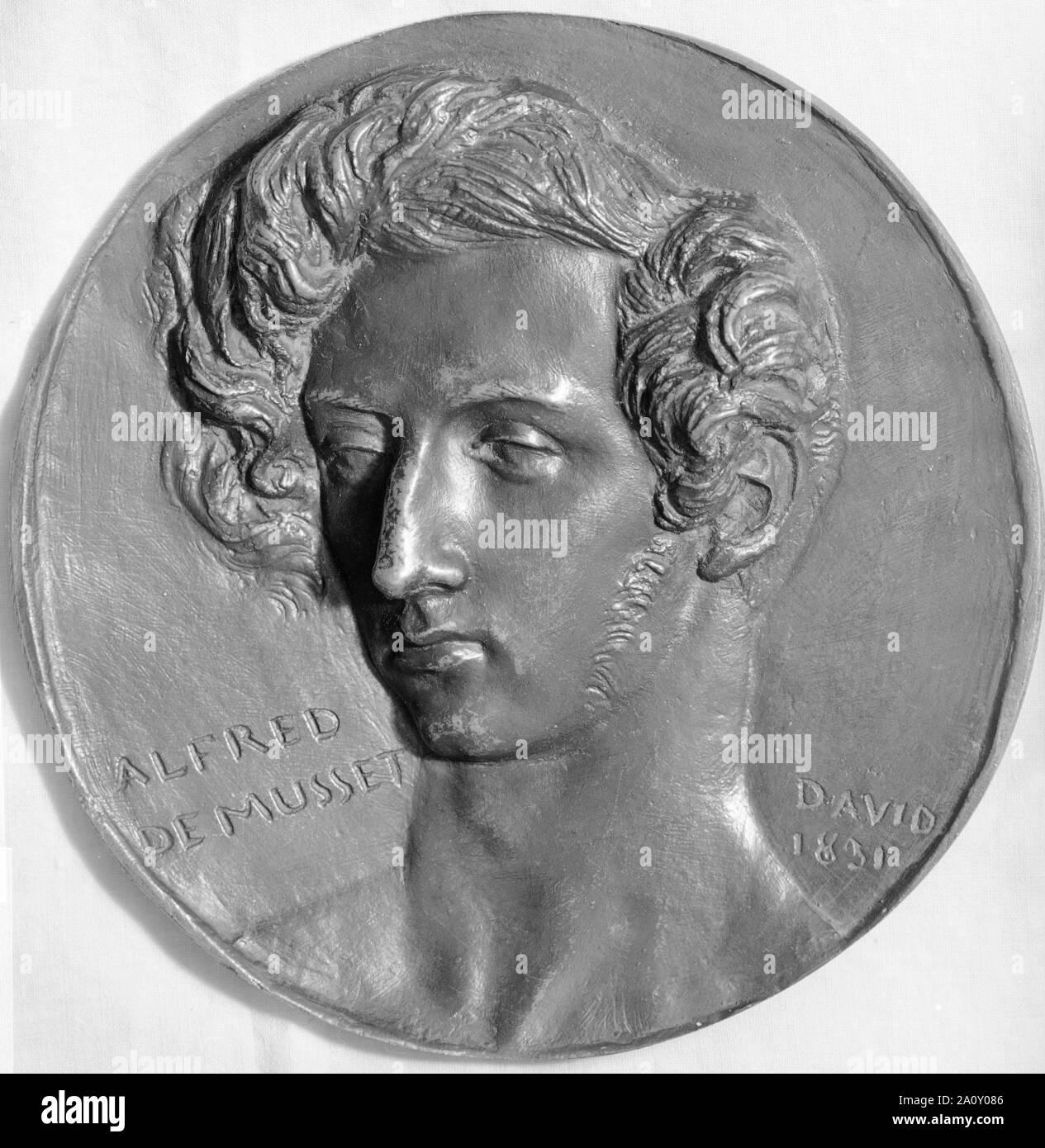 ALFRED MUSSET 1810/1857- MEDALLA CONMEMORATIVA 1831- COBRE FUNDIDO-172 mm DIAMETRO. Auteur : David D'ANGERS. Emplacement : MUSEO Lazaro Galdiano-COLECCION. MADRID. L'ESPAGNE. Banque D'Images