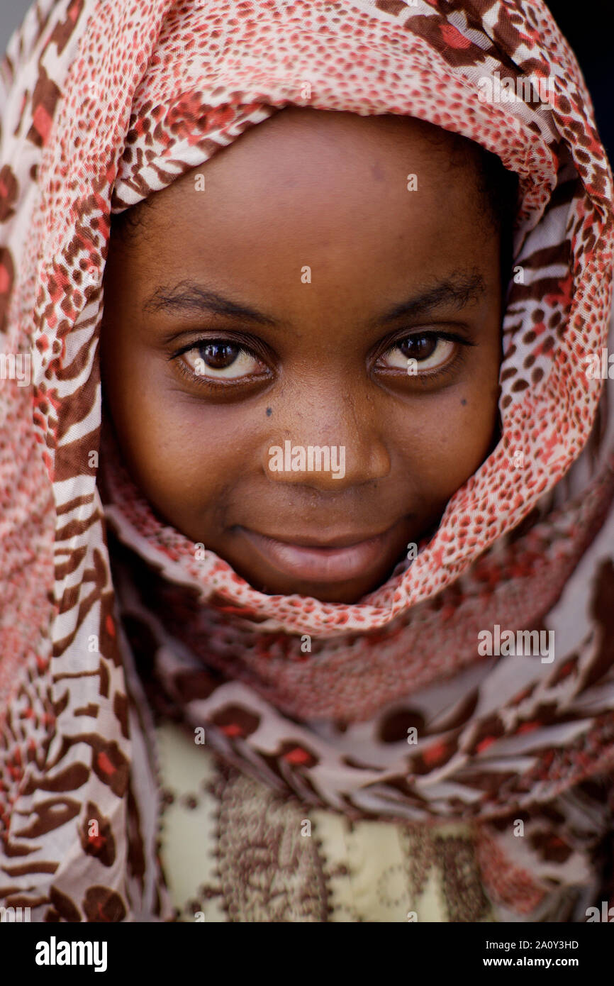 Petite fille voilée, Zanzibar, Tanzanie Photo Stock - Alamy