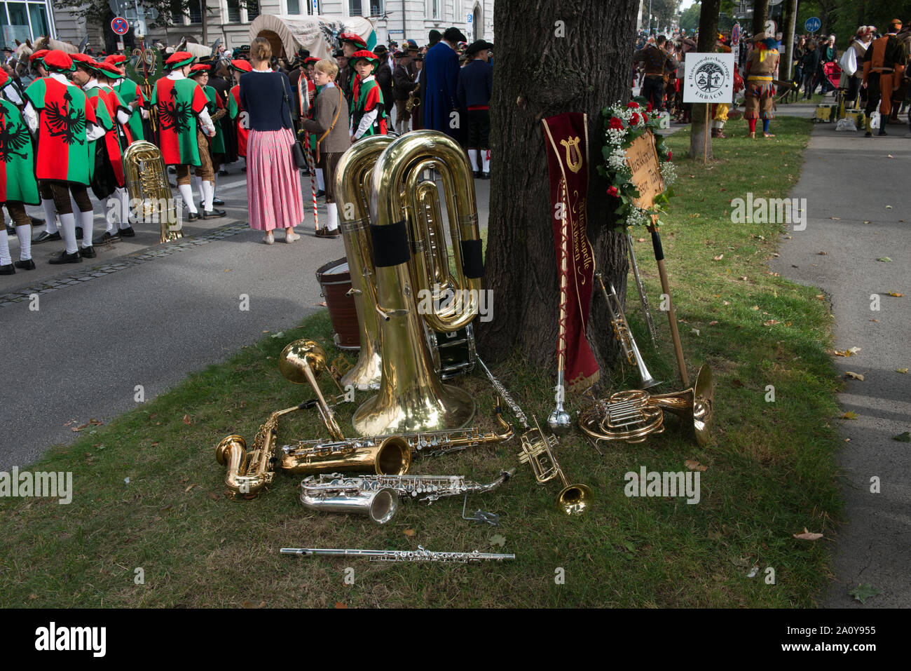 Instruments à vent vus avant le défilé de costume de l'Oktoberfest de Munich Banque D'Images