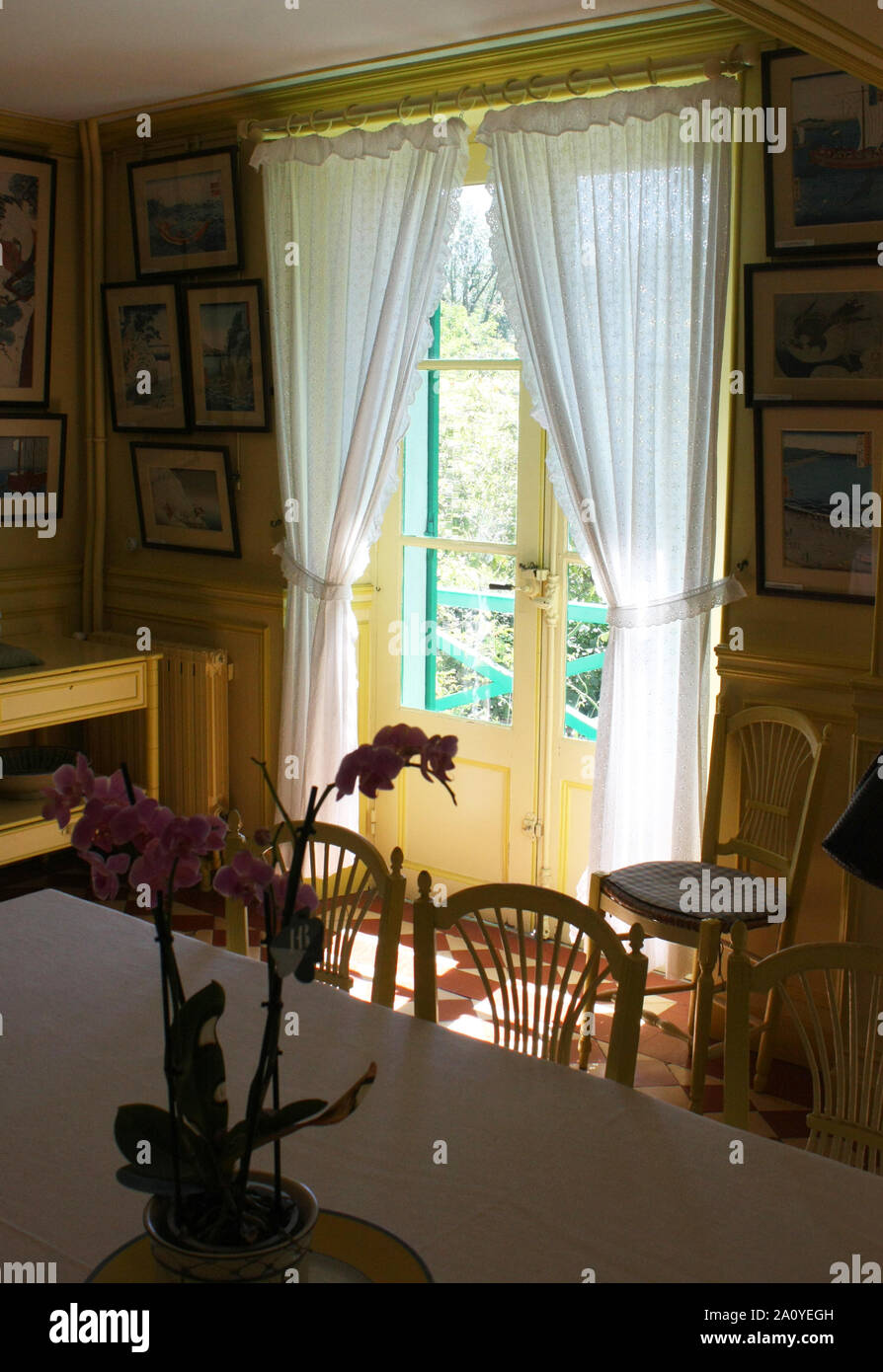 La salle à manger de la maison de Claude Monet à Giverny, France Banque D'Images