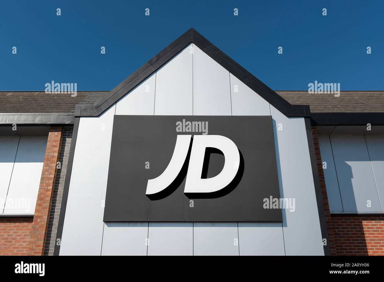 La signalisation indiquant une direction du détaillant de sport JD Sports. Banque D'Images
