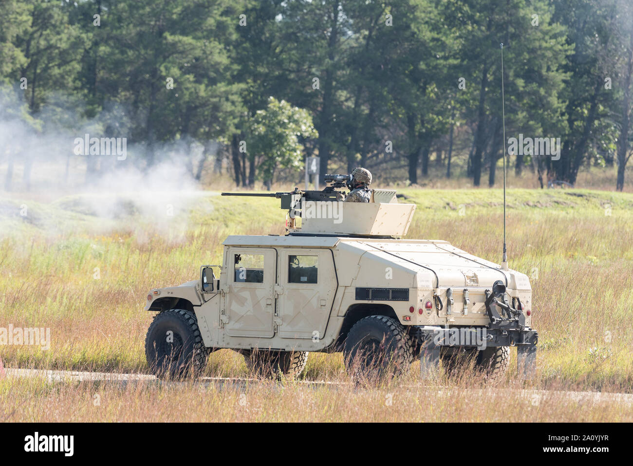 Centre de formation de la Force totale Fort McCoy prend en charge 300e Brigade MP soldats pendant les opérations de tir de calibre .50 Banque D'Images